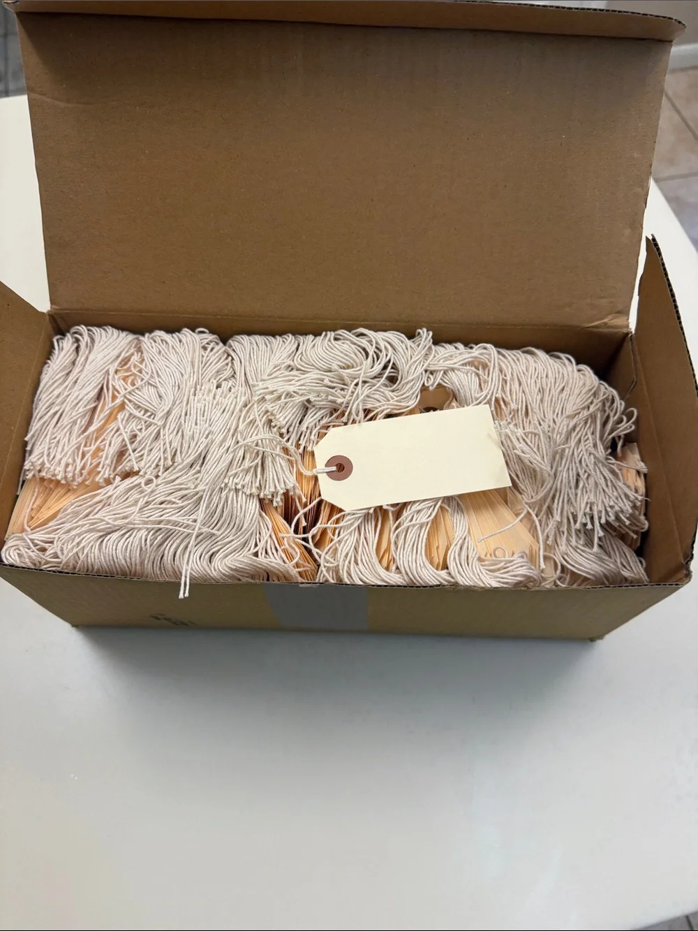 Box of 1000 cardstock strung shipping tag 6 ST3S - Manila